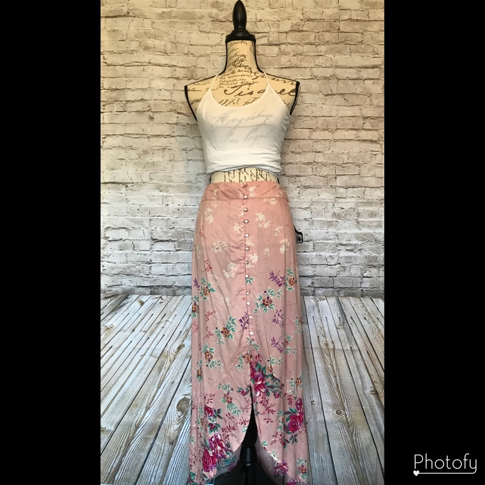 ❌SOLD!❌ Gorgeous floral button down maxi skirt